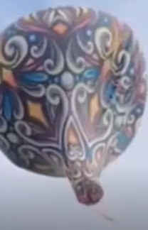 Balão gigante cai sobre casa de apoio ao autista, em Curitiba (Reprodução/Ric)